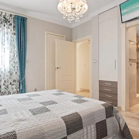 בית נופש Four Bdr House Ema Elviria *