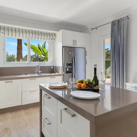 בית נופש Four Bdr House Ema Elviria *