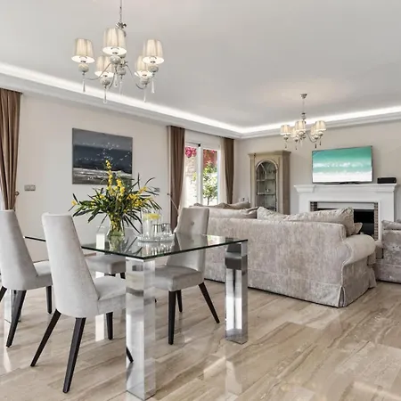 Holiday home Four Bdr House Ema Elviria