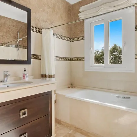Holiday home Four Bdr House Ema Elviria